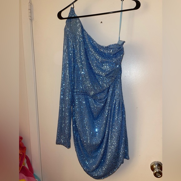 Blue sequence dress 👗 💙 - Picture 3 of 4